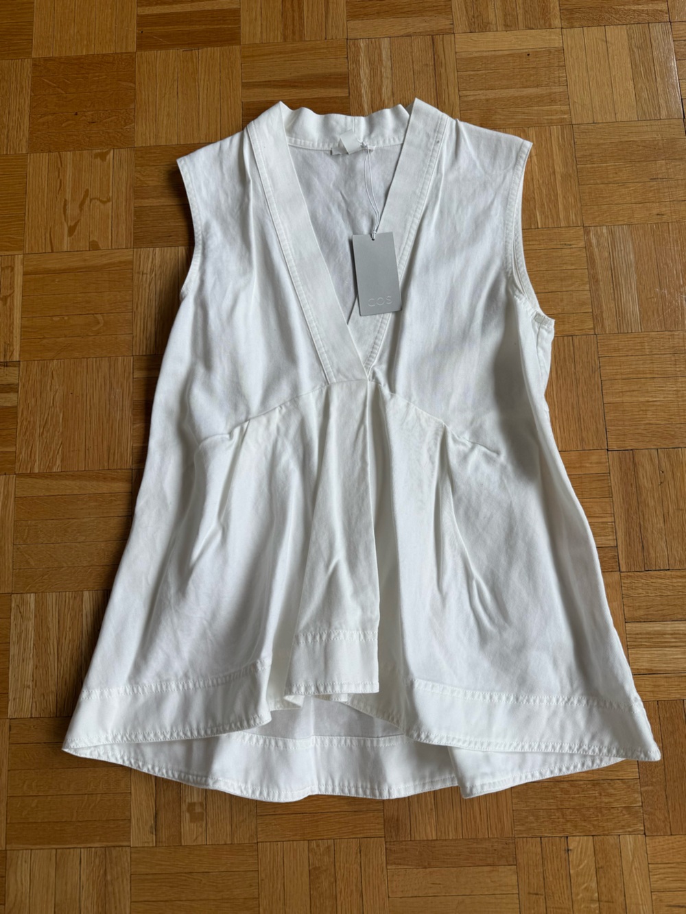 COS White V-Neck Sleeveless Gathered Waist Top. White/Cream. Size 8. NWT.